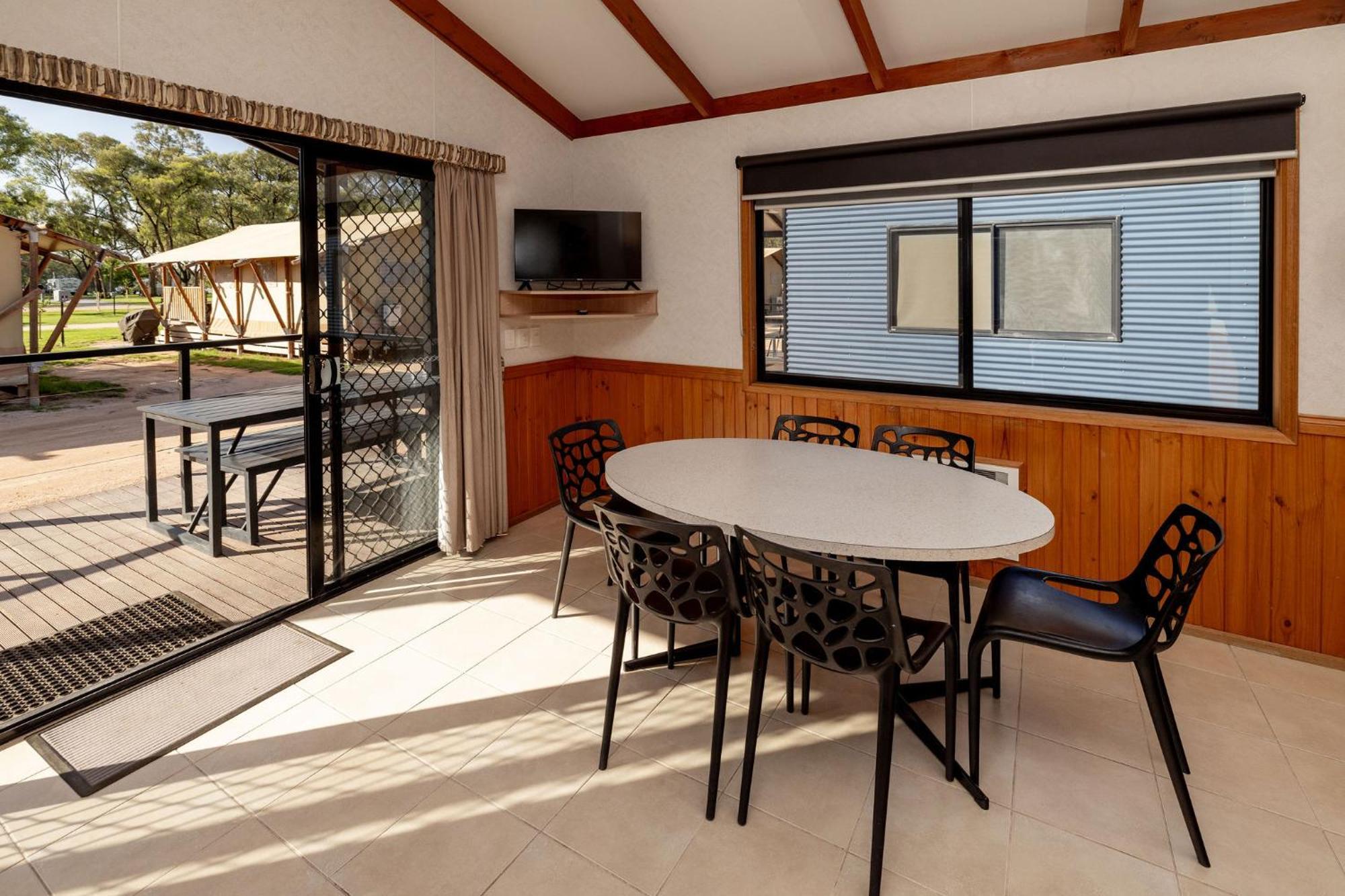 Big4 Renmark Riverfront Holiday Park Екстер'єр фото