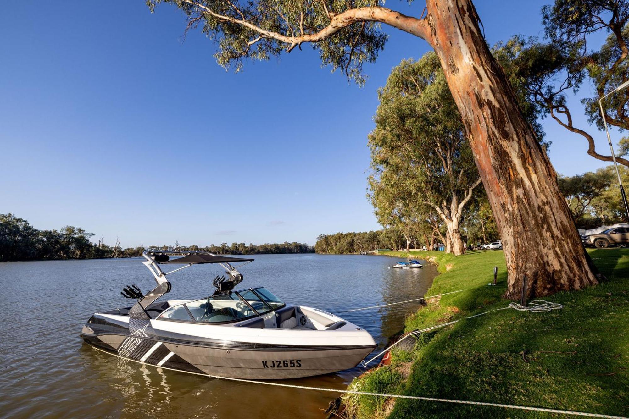 Big4 Renmark Riverfront Holiday Park Екстер'єр фото